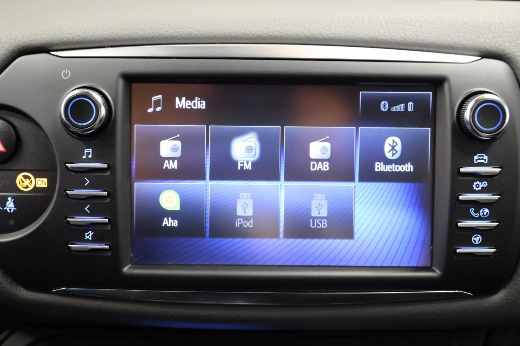 Toyota Yaris 1.5 hybrid dynamic| camera| cruise| climate