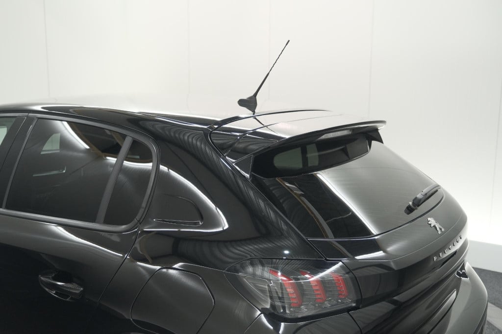 Peugeot 208 puretech 100 allure pack | camera | apple carplay | stoelverwar
