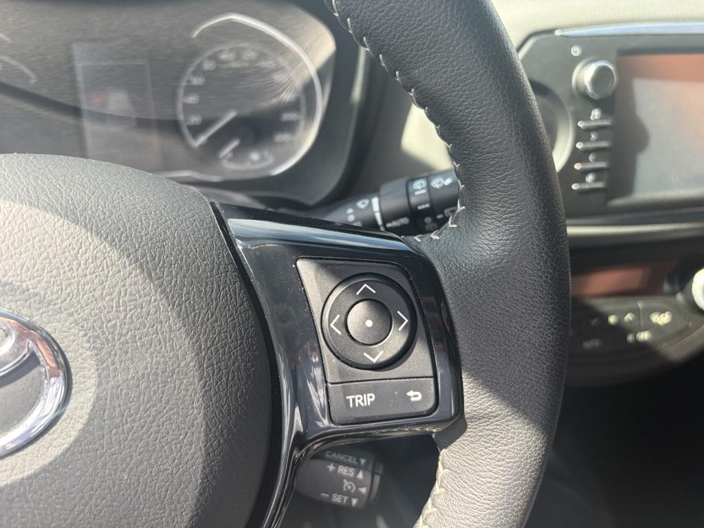 Toyota Yaris 1.5 hybrid dynamic | navi | climate | camera!