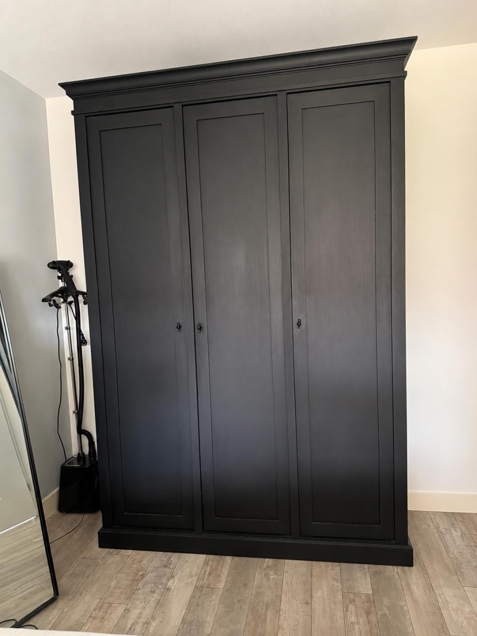 Prachtige Linnenkast Bologna 3 deurs - Kalk Black Coal