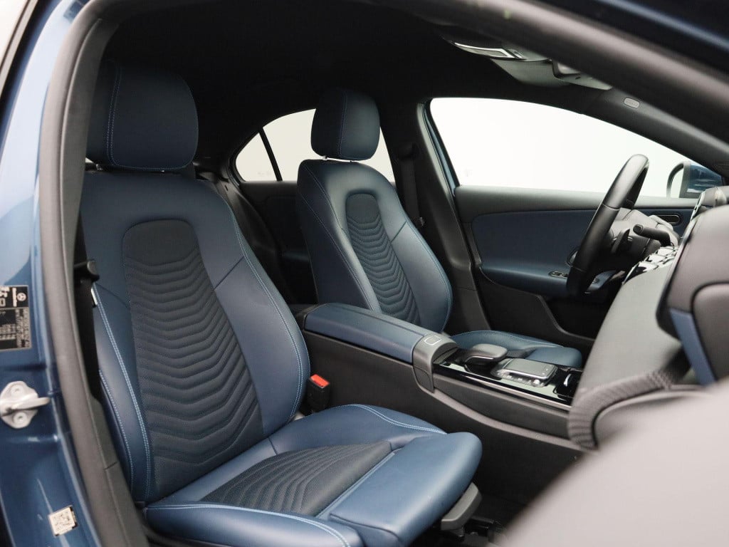 Mercedes-Benz A-Klasse 200 business solution plus | automaat | half leder |