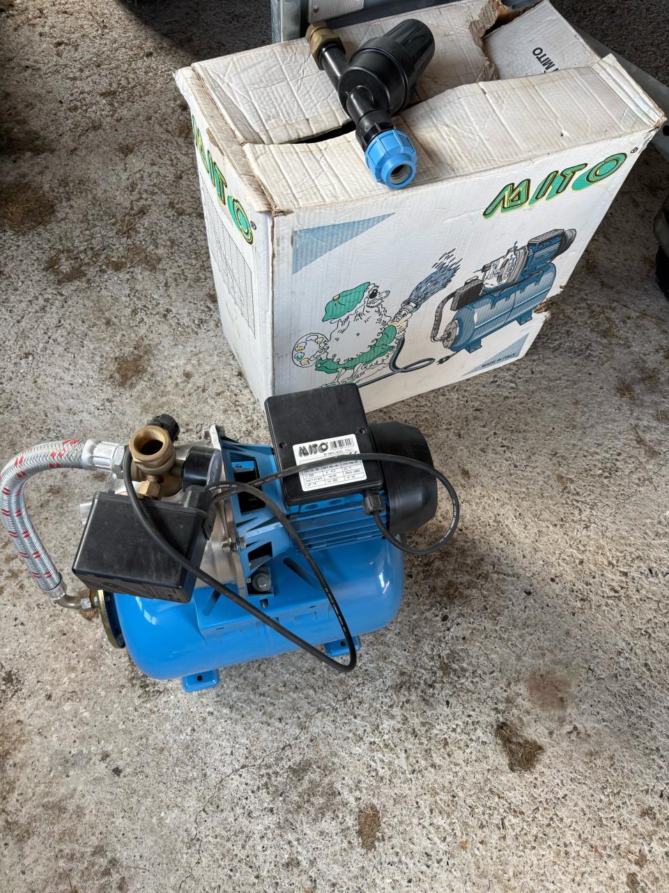 Hydrofoor pomp