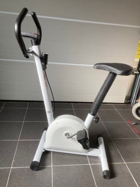 Compacte VIDA XL hometrainer wit (z.g.a.n.) tot 100 kg draagvermogen