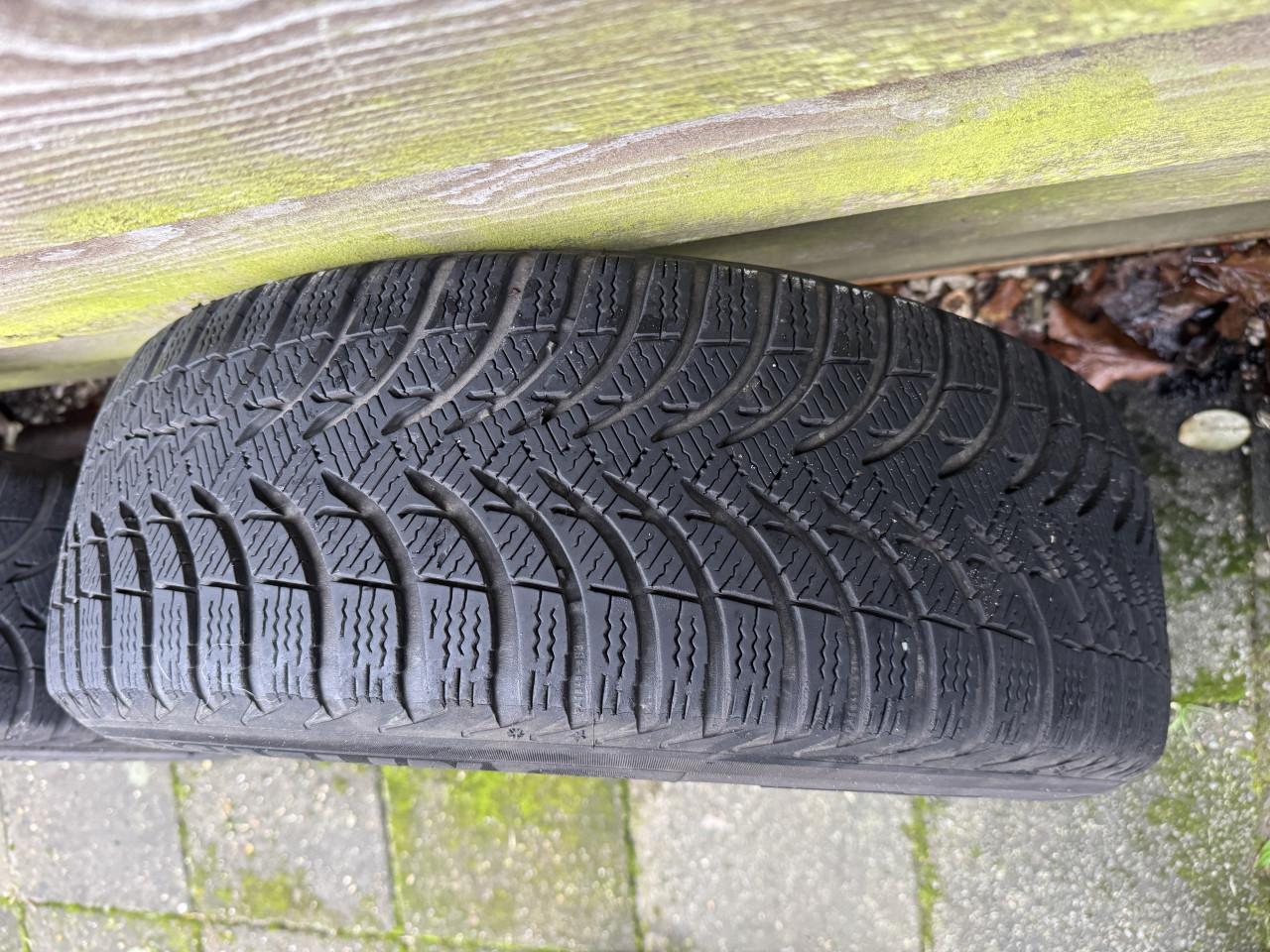 4 Winterbanden met LM velgen 205/60 R16