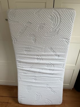 Peutermatras met 4 seizoenen dekbed en matrasbeschermer