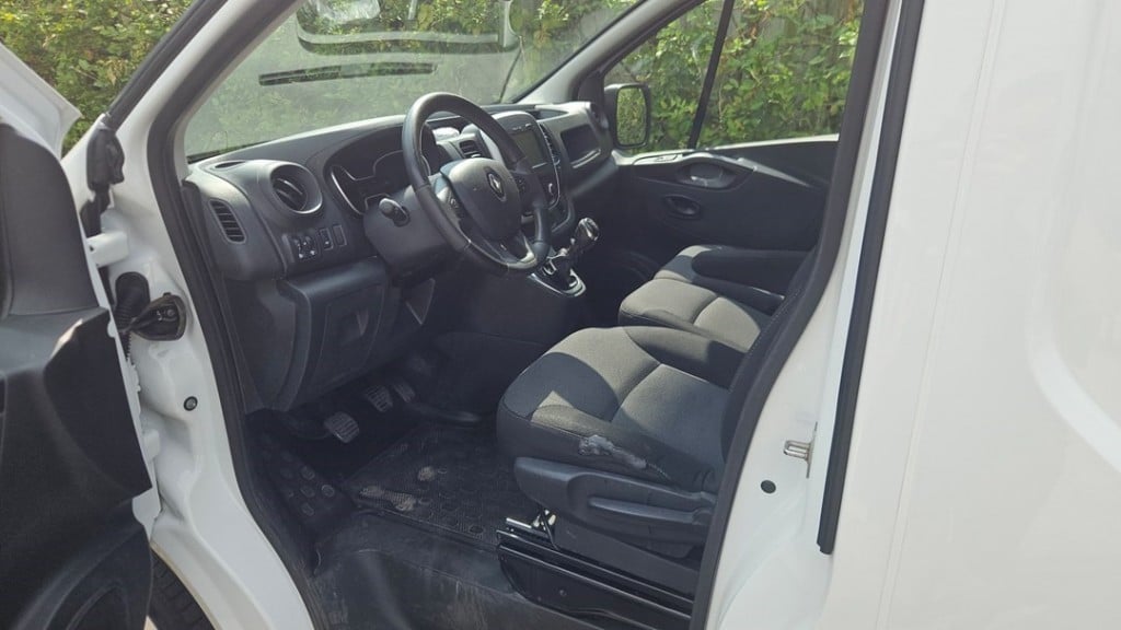 Renault Trafic 2.0 dci 16v ---145 pk uitvoering---