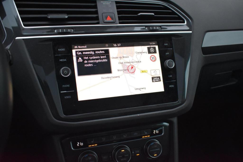 Volkswagen Tiguan 1.5 tsi act r-line | trekhaak | camera | dealer onderhoud