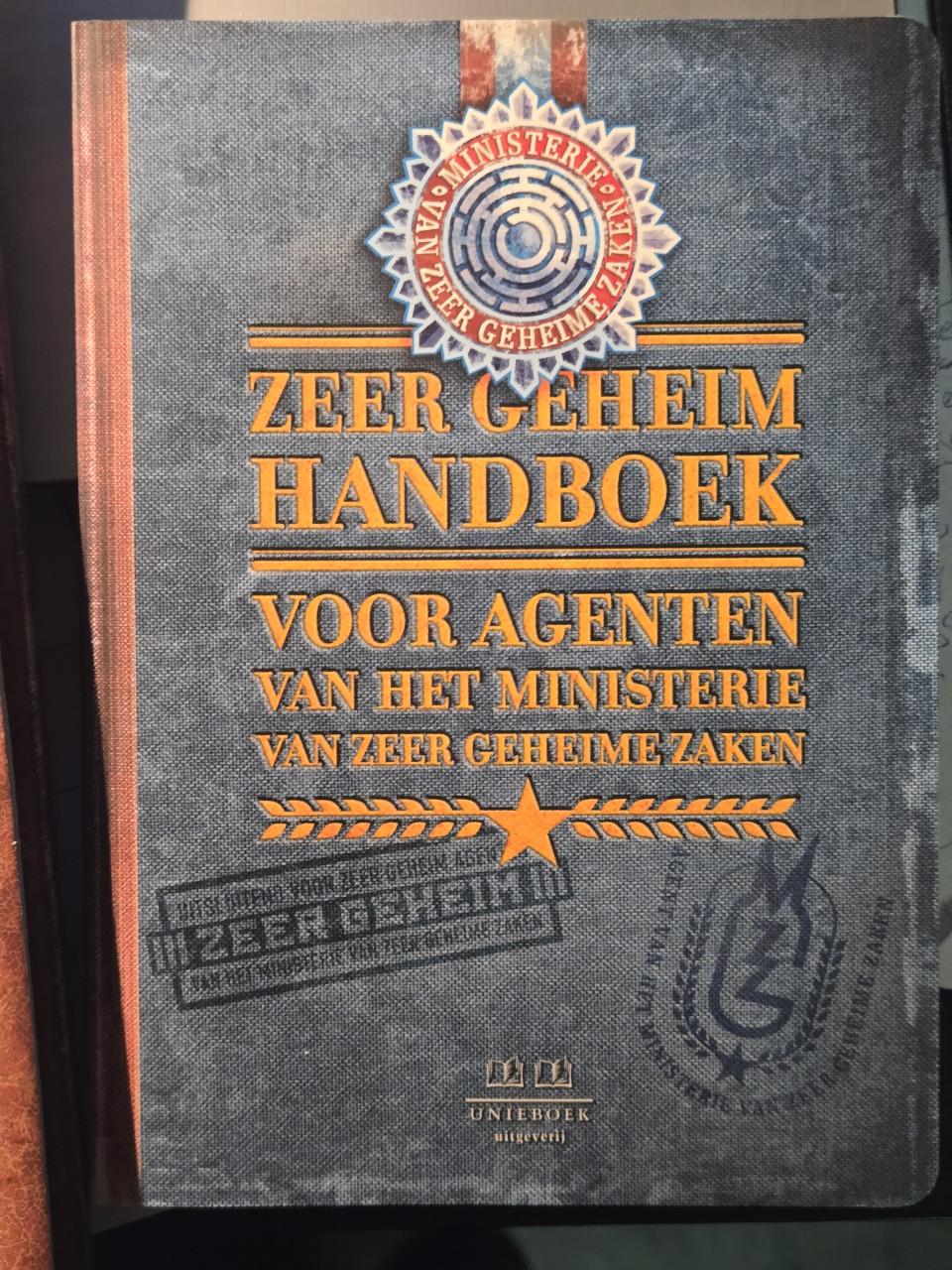 Boek: Zeer geheim Handboek voor agenten en  Dossiermap