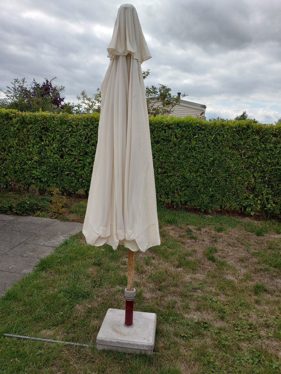 Parasol met zware voet (gereserveerd)