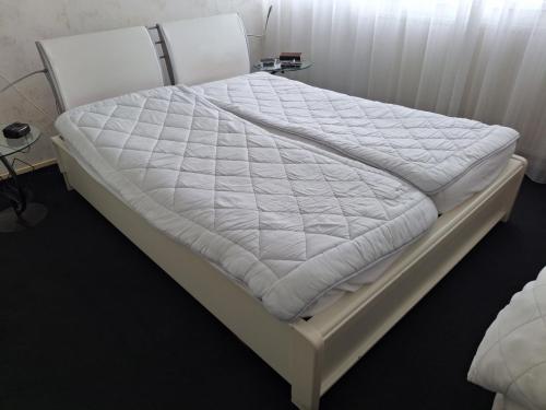 Ombouw met 2 elektrisch auping bodems 80 x 200