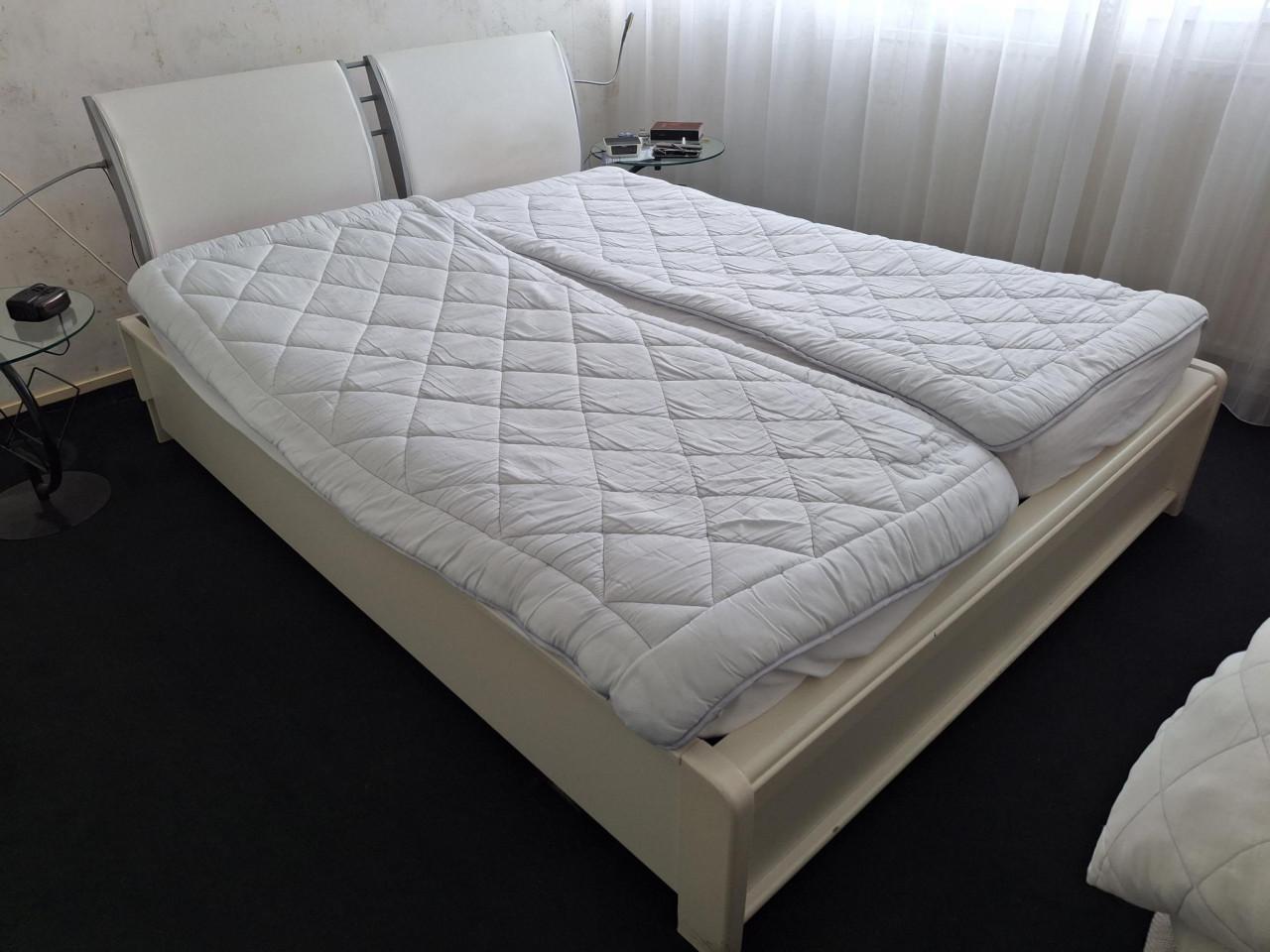 Ombouw met 2 elektrisch auping bodems 80 x 200