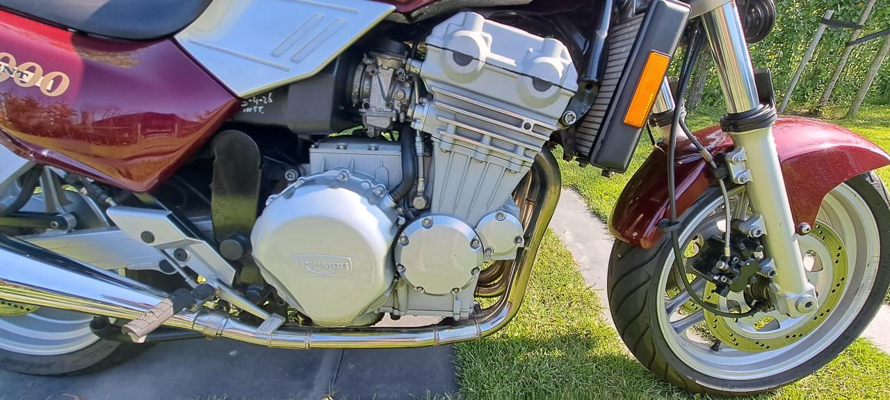 Triumph Trident 900