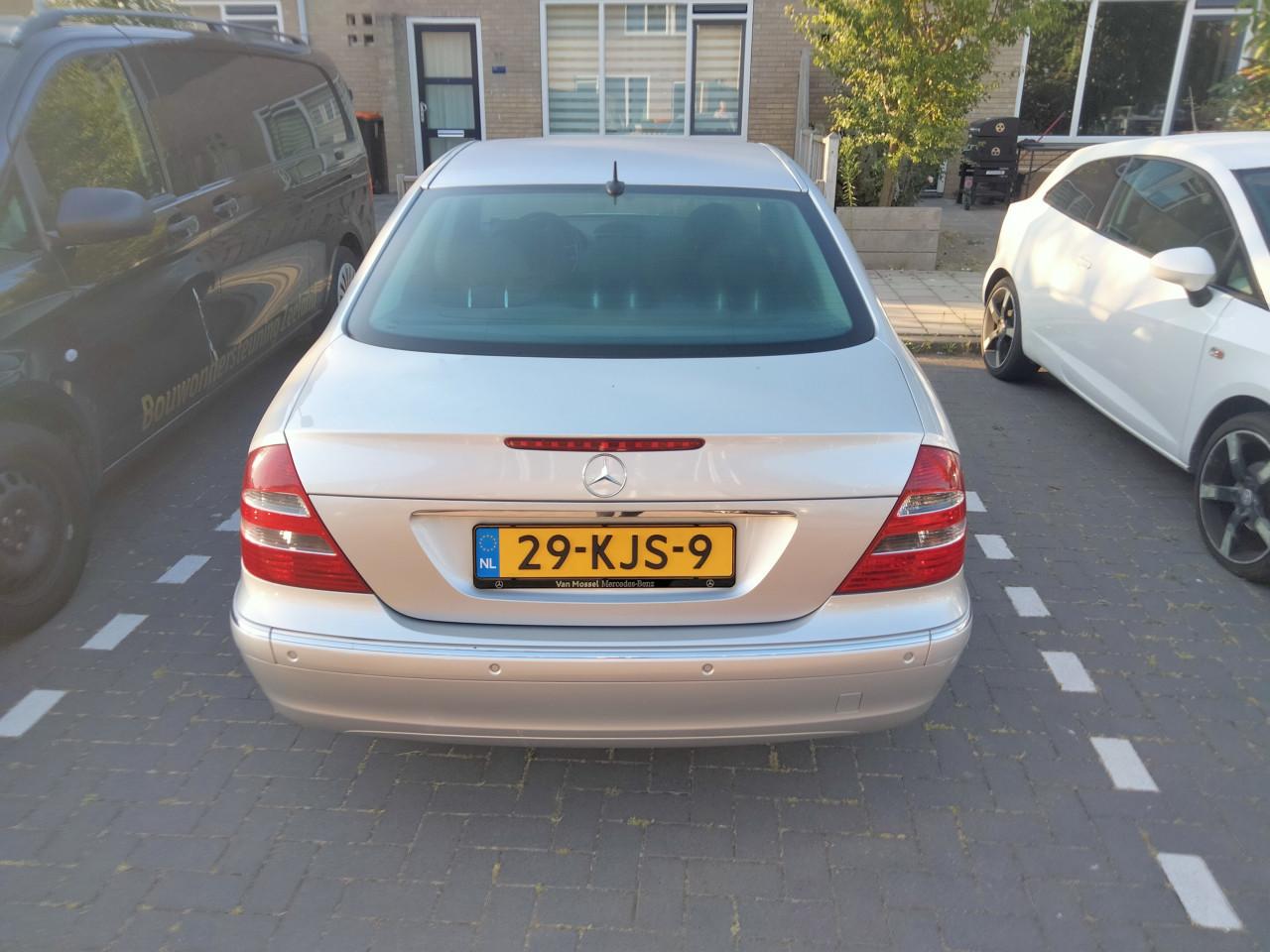 Mercedes E 240