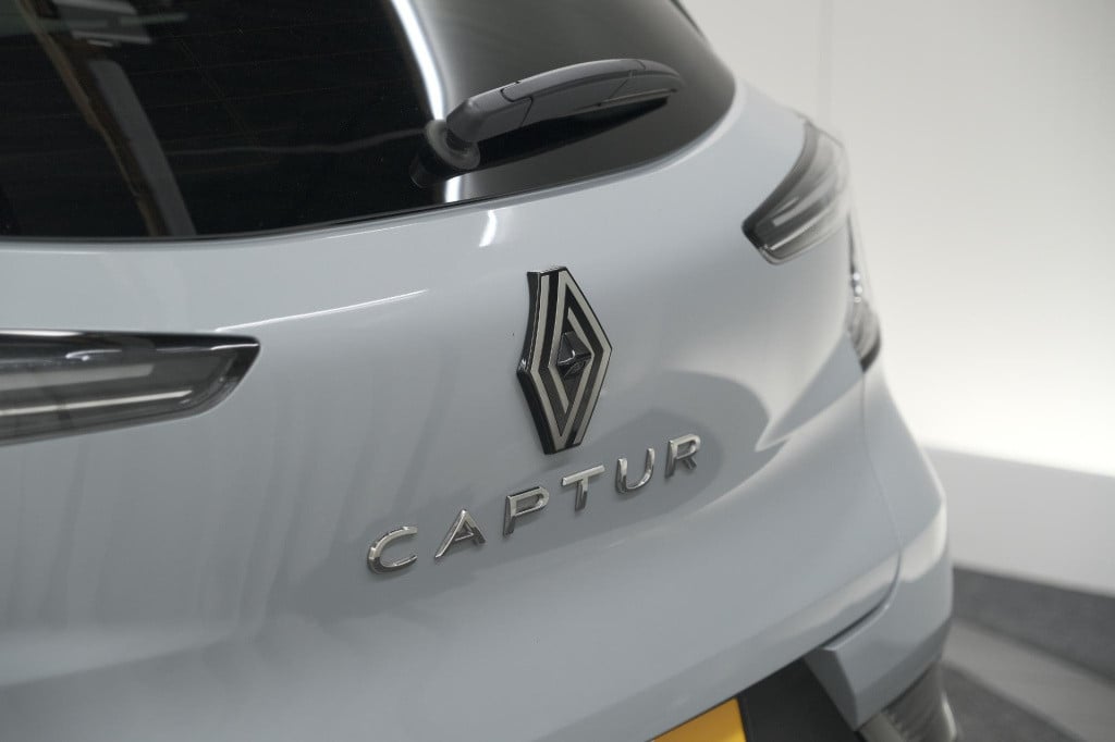 Renault Captur mild hybrid 160 edc techno | camera | navigatie | apple carp