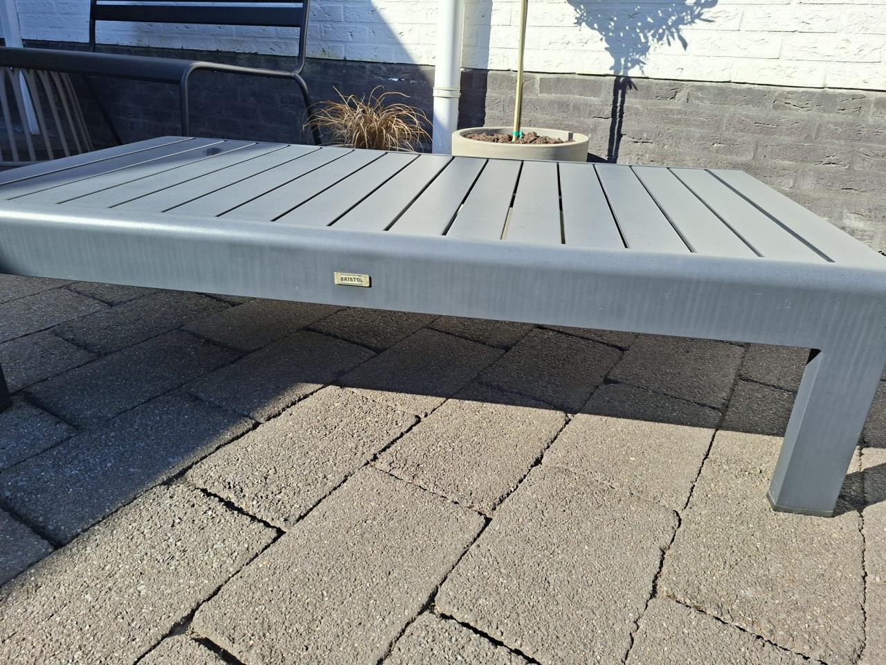 Mooie grijze lounge tafel