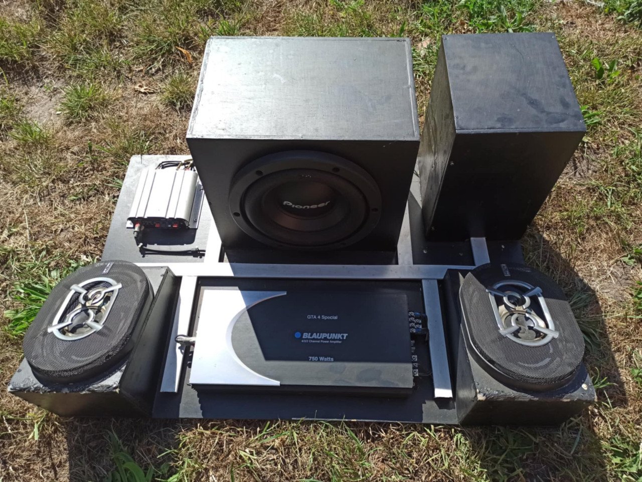 Radio Sony, speakers Axton, blaupunkt GTA 4 special