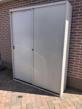 Stalen schuifdeur kast