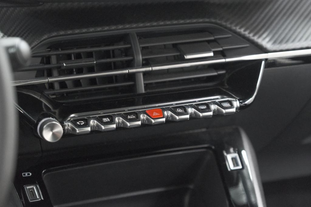 Peugeot 2008 puretech 100 active pack | allseason banden | parkeersensoren 