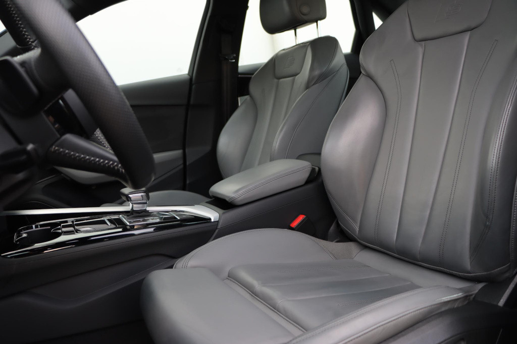 Audi A4 limousine 35 tfsi launch edition sport