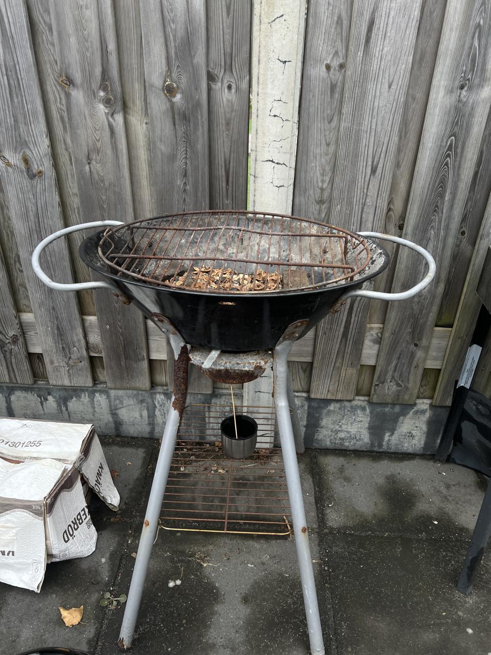Houtskool BBQ van Campingaz zeer stevig en zwaar kwalieit