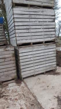 Lege kisten voor in de open haard