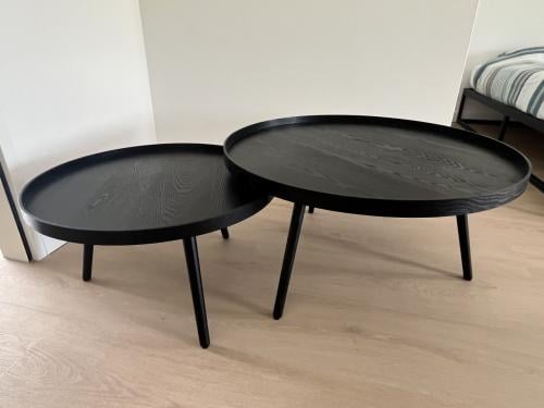 Twee zwarte salontafels WOOOD