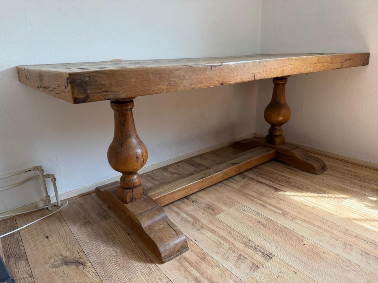 Eikenhouten tafel