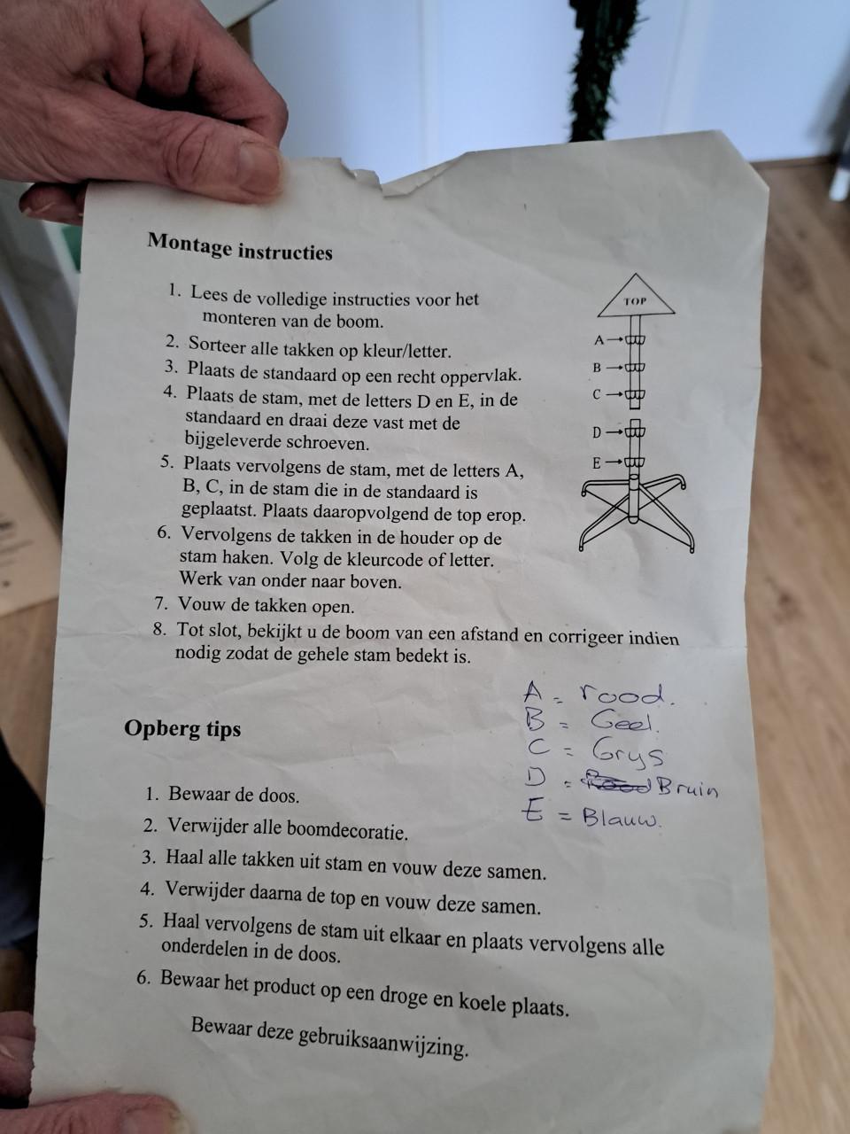 Kunstkerstboom 180 cm hoog alvast in huis voor 2026!