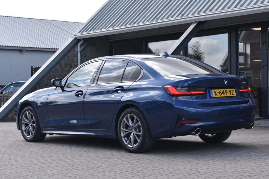BMW 3-serie 320i high executive | harman kardon | schuif kanteldak | leder 
