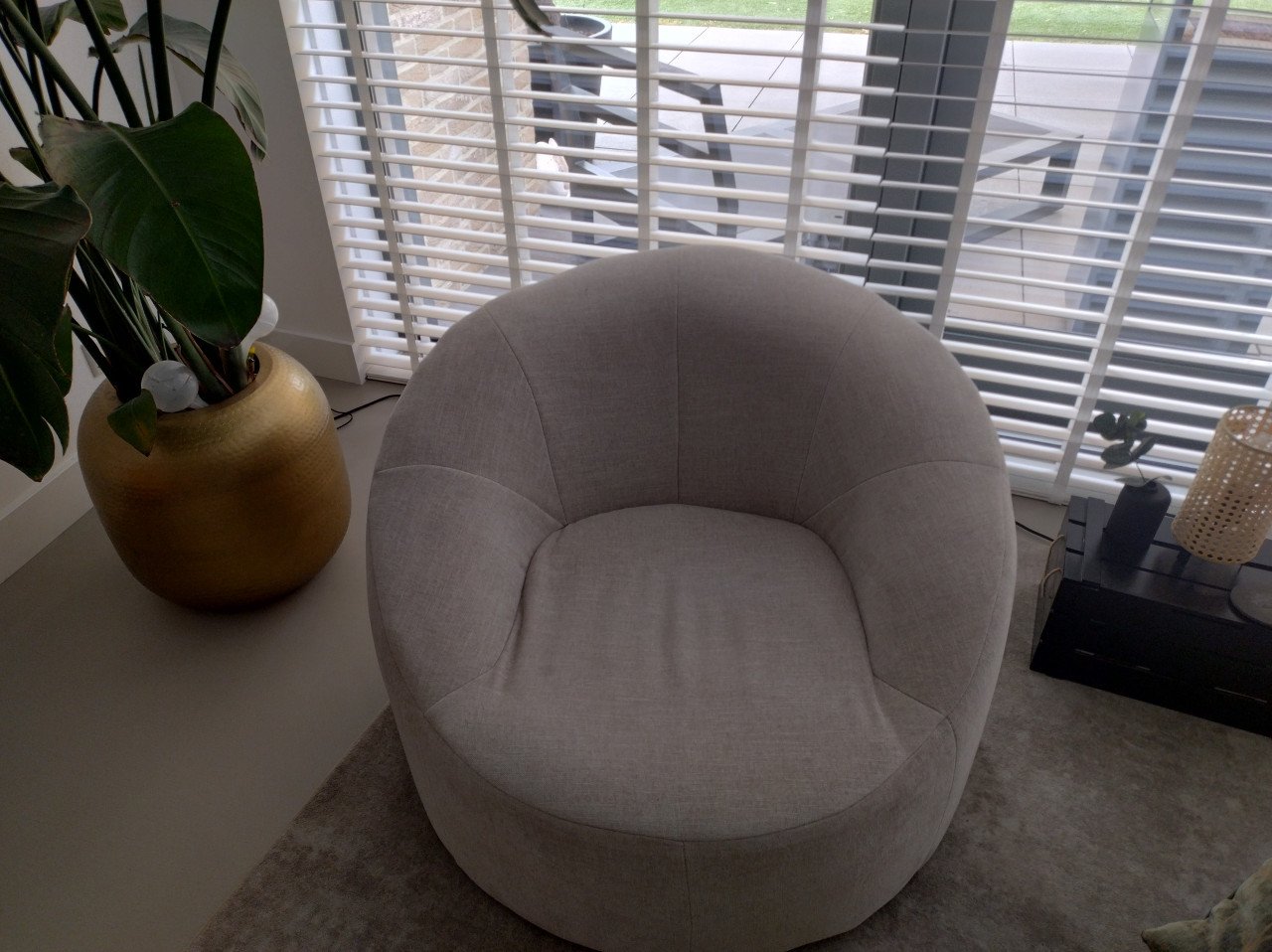 Fauteuil Anna gestoffeerd rond naturel