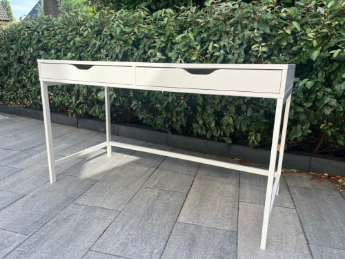 Bureau wit