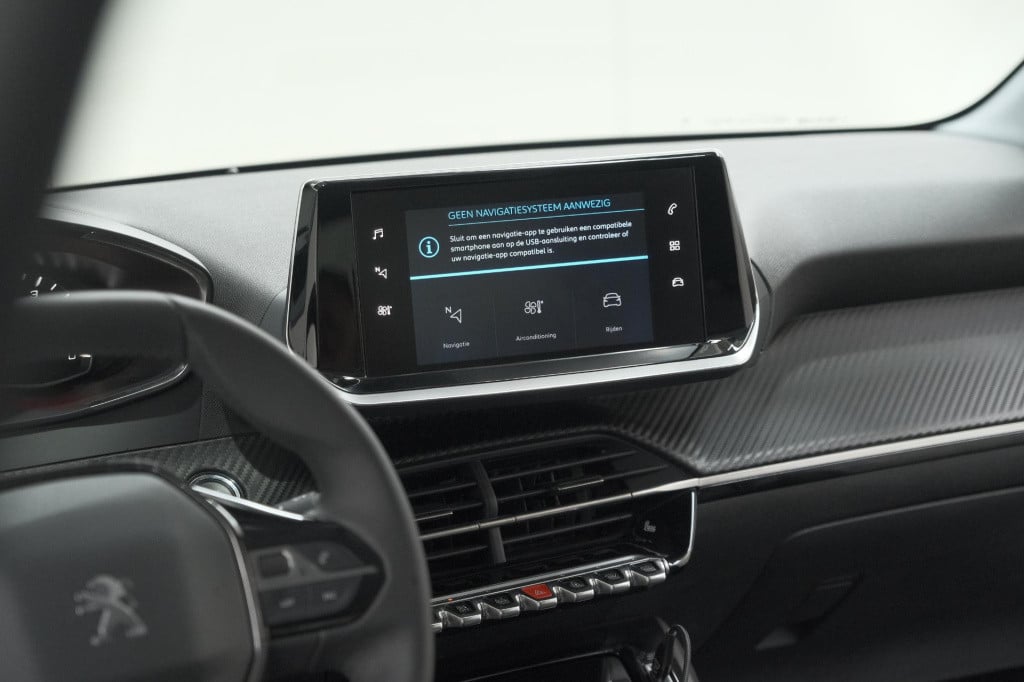 Peugeot 208 puretech 100 allure pack | camera | apple carplay | stoelverwar