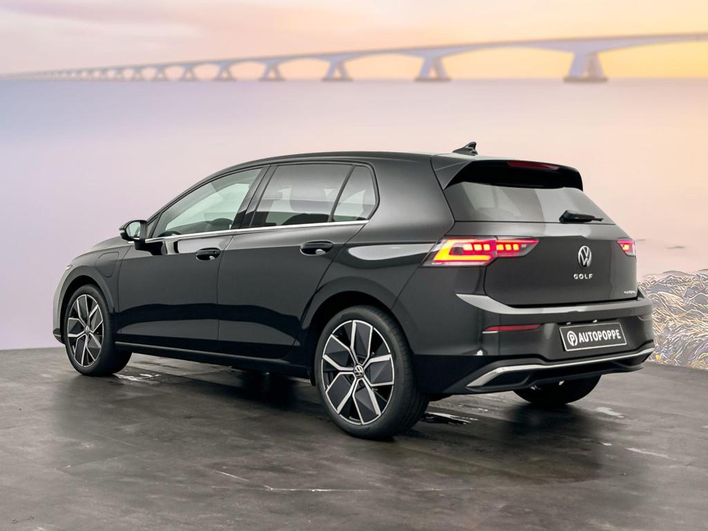 Volkswagen Golf style plug in hybride 204 pk