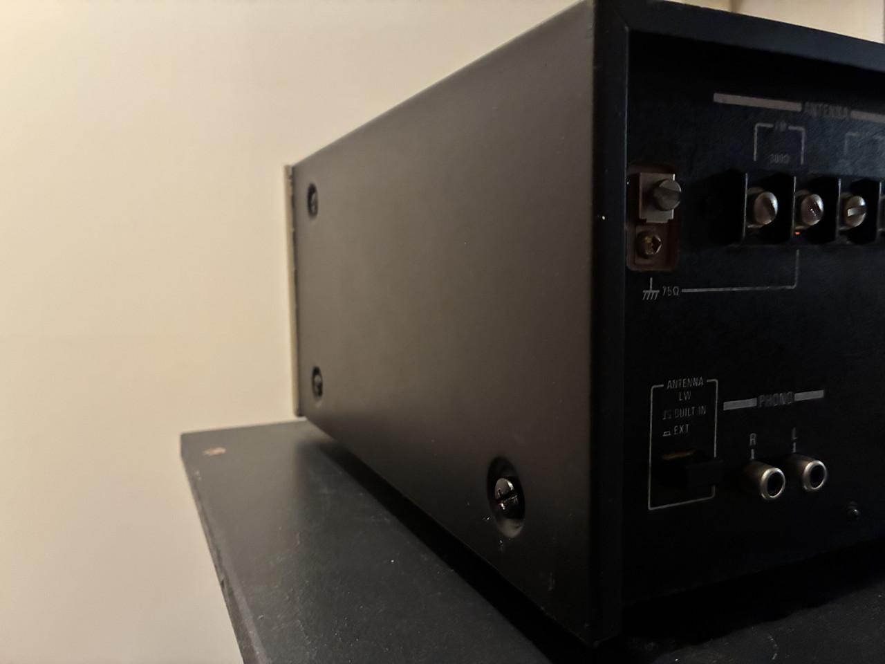 Sony STR-212L receiver.