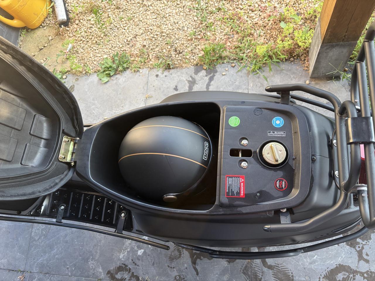 La Souris scooter RS - Mat Zwart