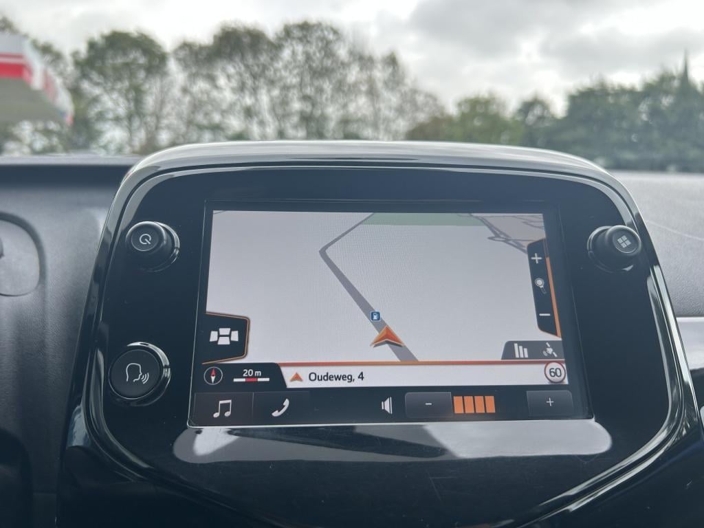 Citroen C1 1.0 vti airscape 68pk s&s 5d airscape shine navigatie | achterui