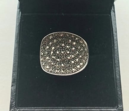 Zilveren ring ⭕ met marcasite steentjes