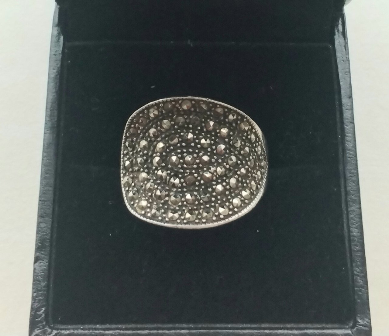 Zilveren ring ⭕ met marcasite steentjes
