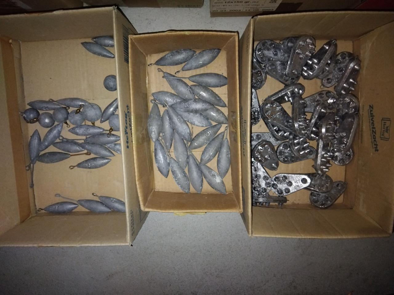 Vislood ongeveer 200 stuks