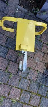 Wielklem voor een karretje of caravan.