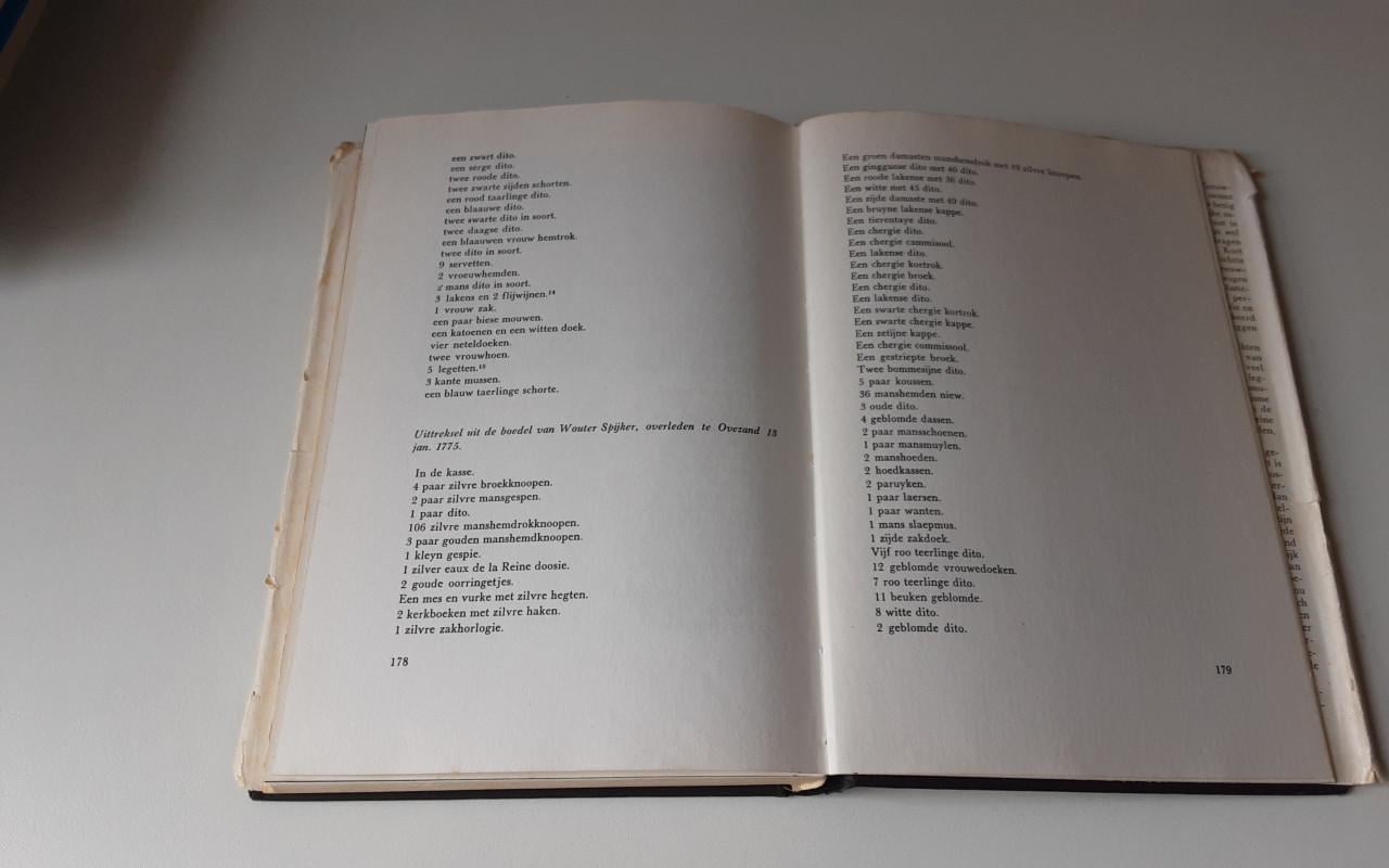 Kostuum en sieraad  - J. De Bree
