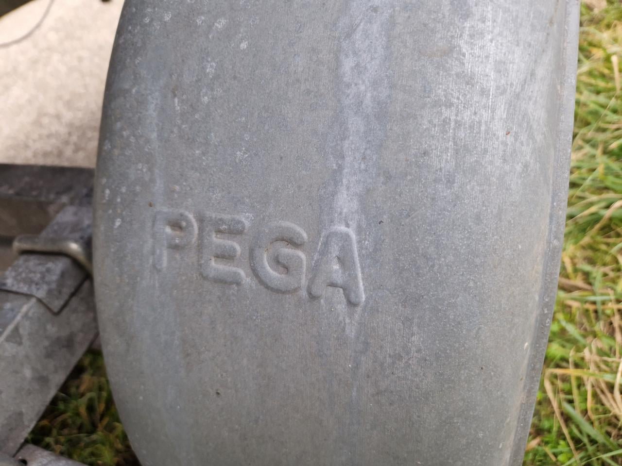 ELAN 401 met Yamaha 4-takt 4 pk en PEGA boottrailer compleet set vaarklaar