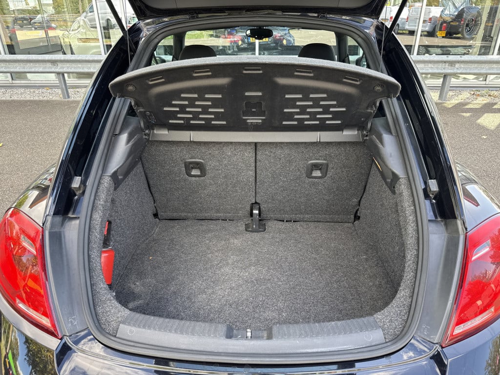 Volkswagen New Beetle 1.2 tsi design | nl-auto | navi | airco | cruisec.