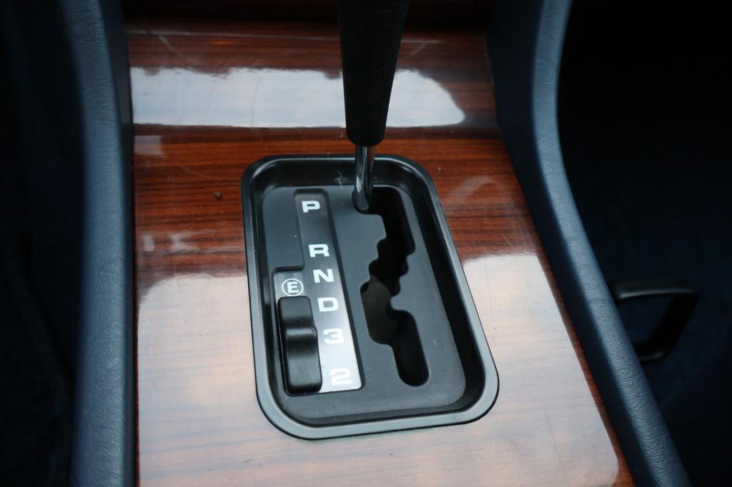 Mercedes-Benz 200 200-500 (w124) 260 e l 6 cilinder l nederlandse auto l bo