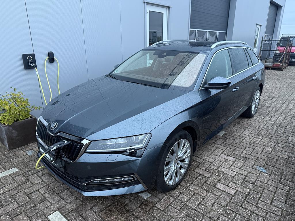 Skoda Superb combi 1.4 tsi iv 218pk style | pano dak | trekhaak