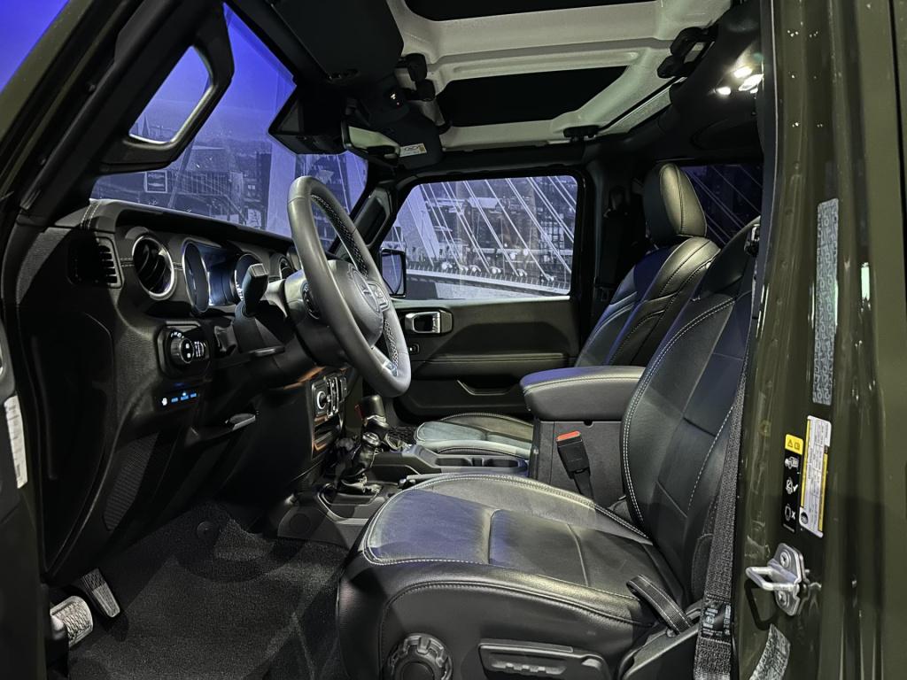 Jeep Wrangler unlimited 4xe 380 sahara *acc*camera*leer*sarge green clear c