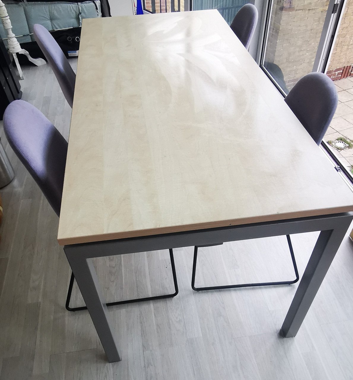 Te koop: mooie kantoortafels