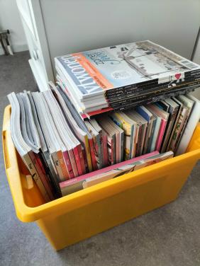 Doos vol tijdschriften