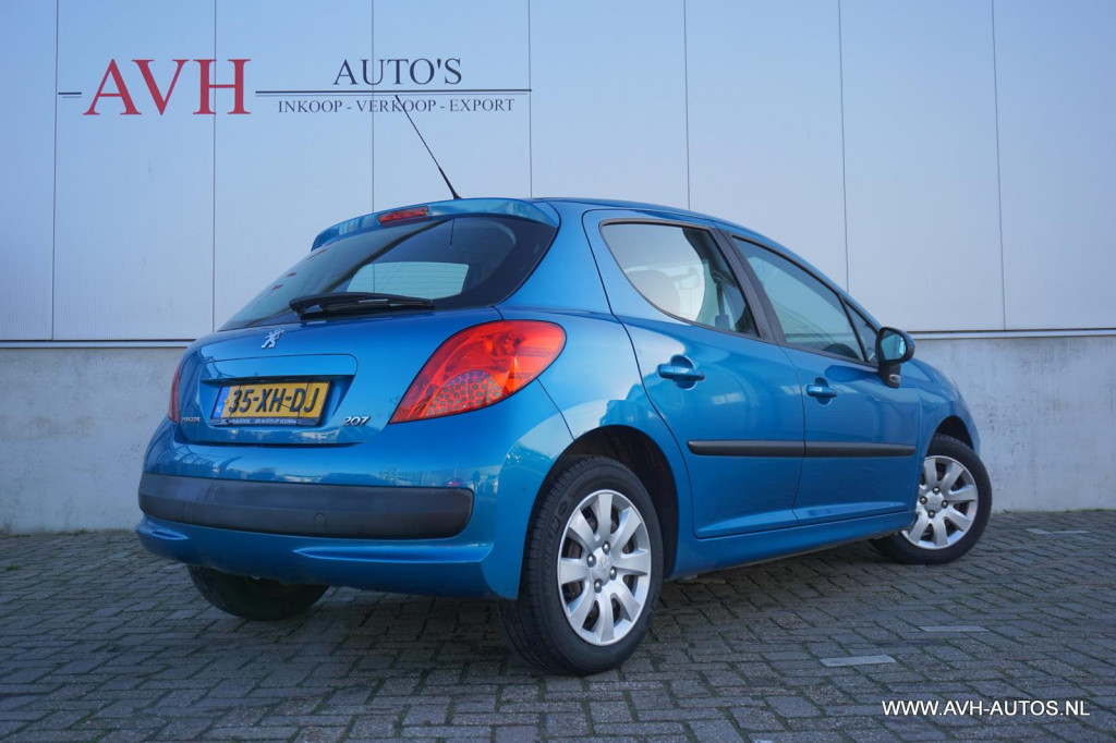 Peugeot 207 1.4-16v color-line