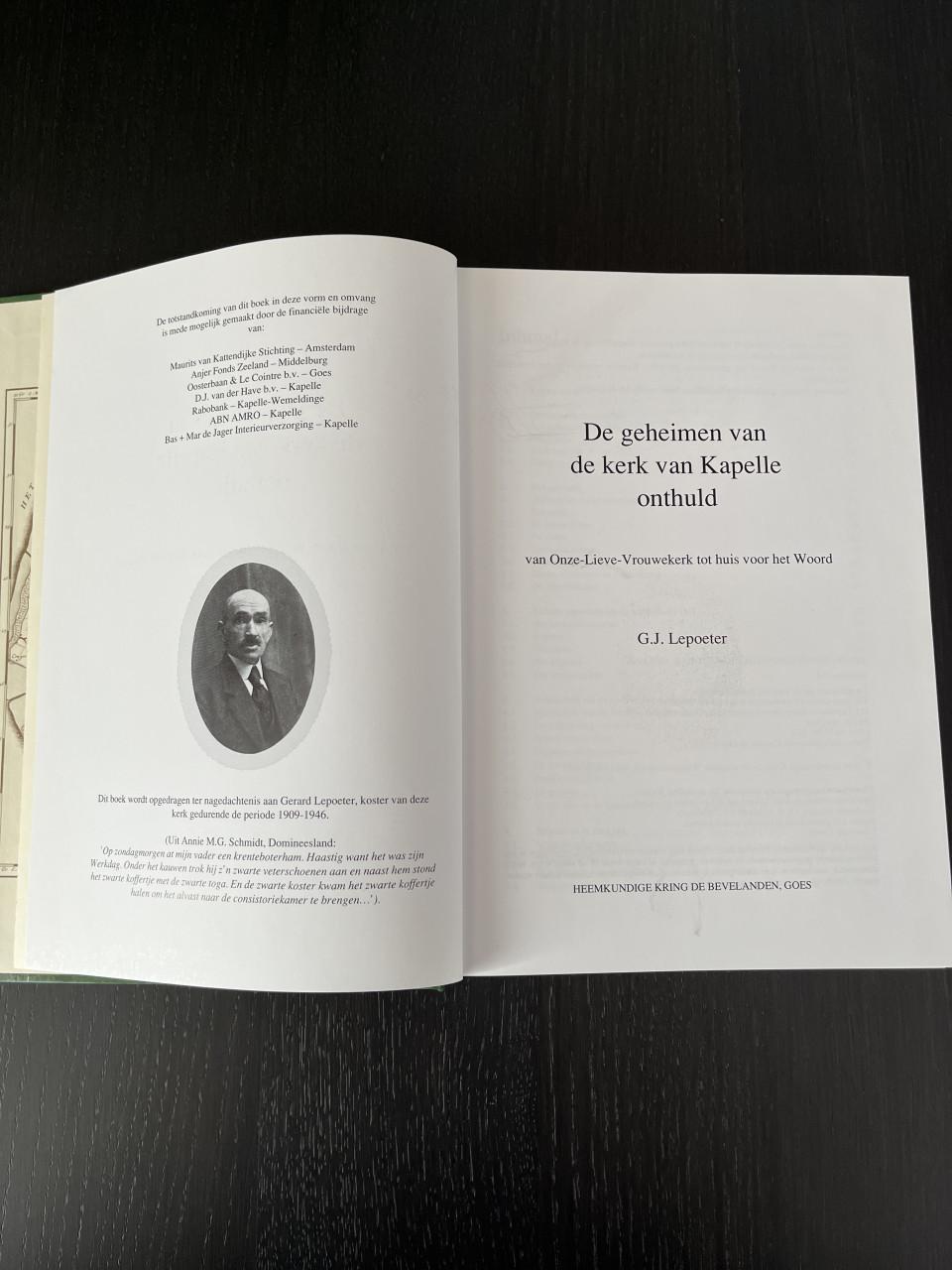 Boek: De Geheimen van de kerk van Kapelle onthuld